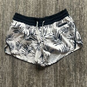 Vuori Women's Black and White Athletic Shorts, Lined, Size M